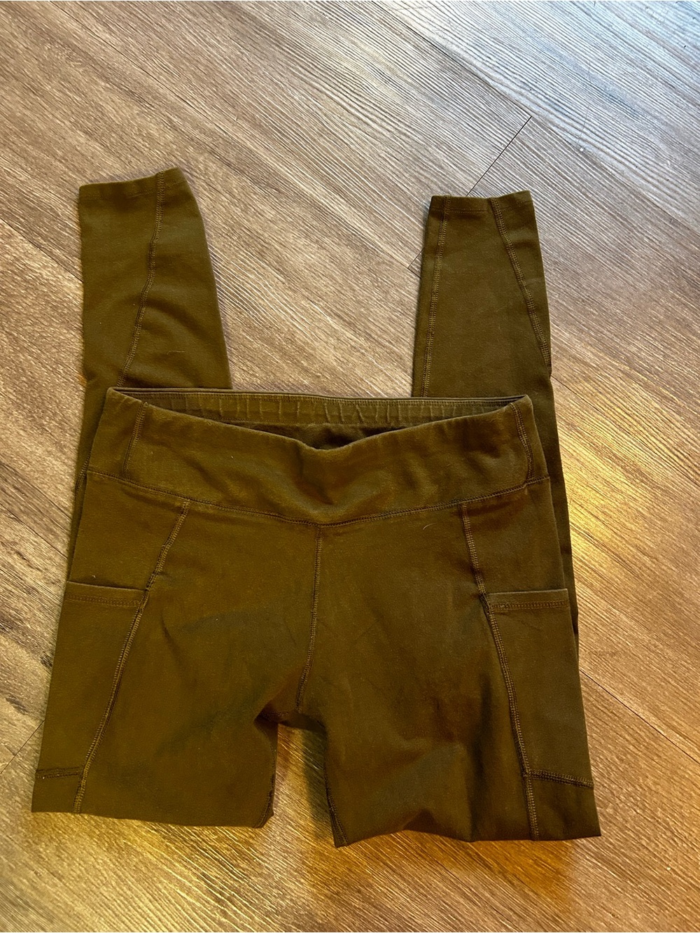 High-Waist Olive Active Leggings with Side Pockets